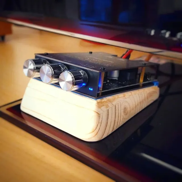 3D print + wood amplifier support