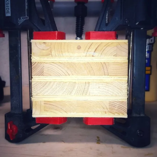 Magnetic shelves
